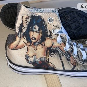 Converse Wonder Woman high tops women’s sz 7